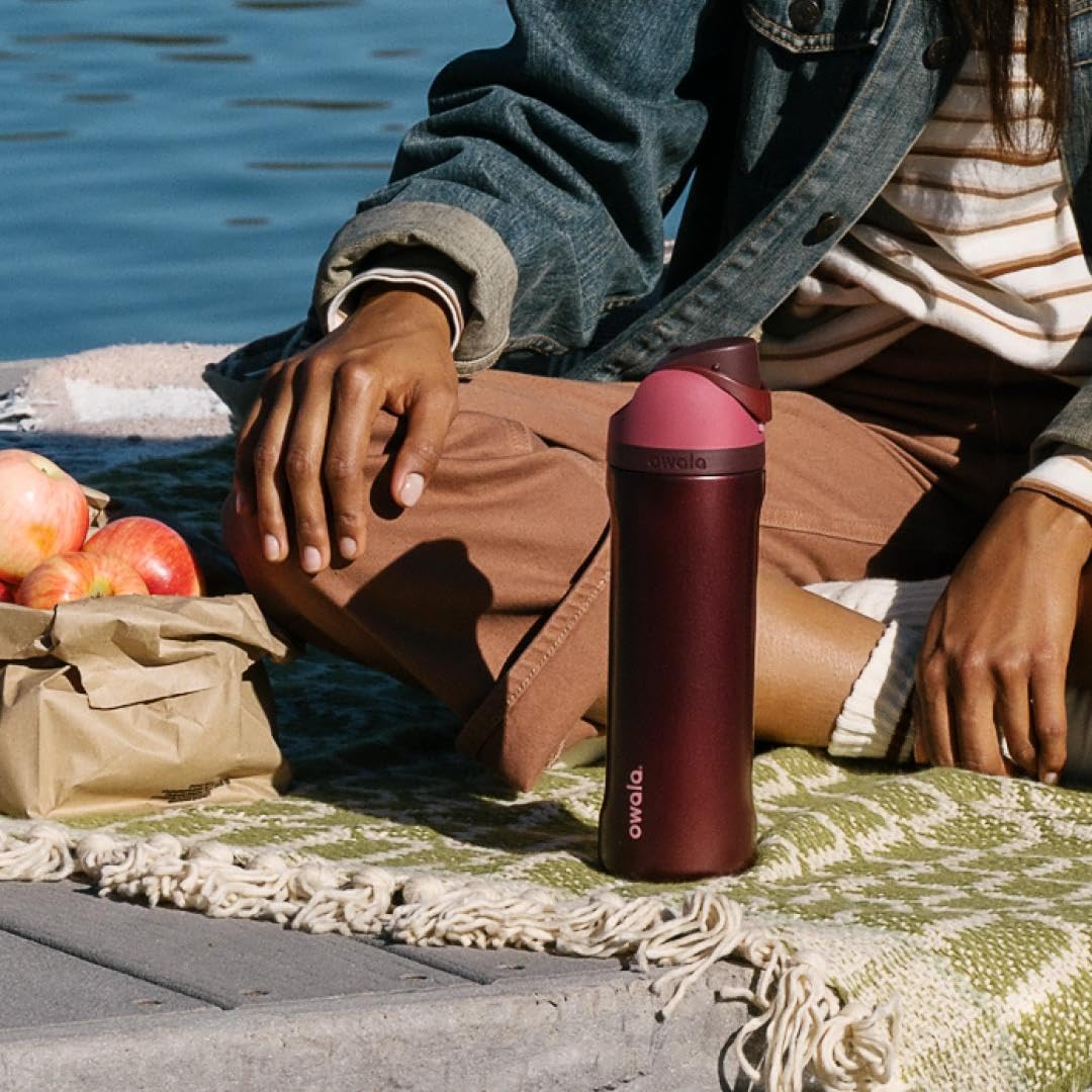Owala FreeSip Insulated Stainless Steel Water Bottle with Straw for Sports and Travel, BPA-Free Sports Water Bottle, 32 oz, Pink, Angel Food Cake